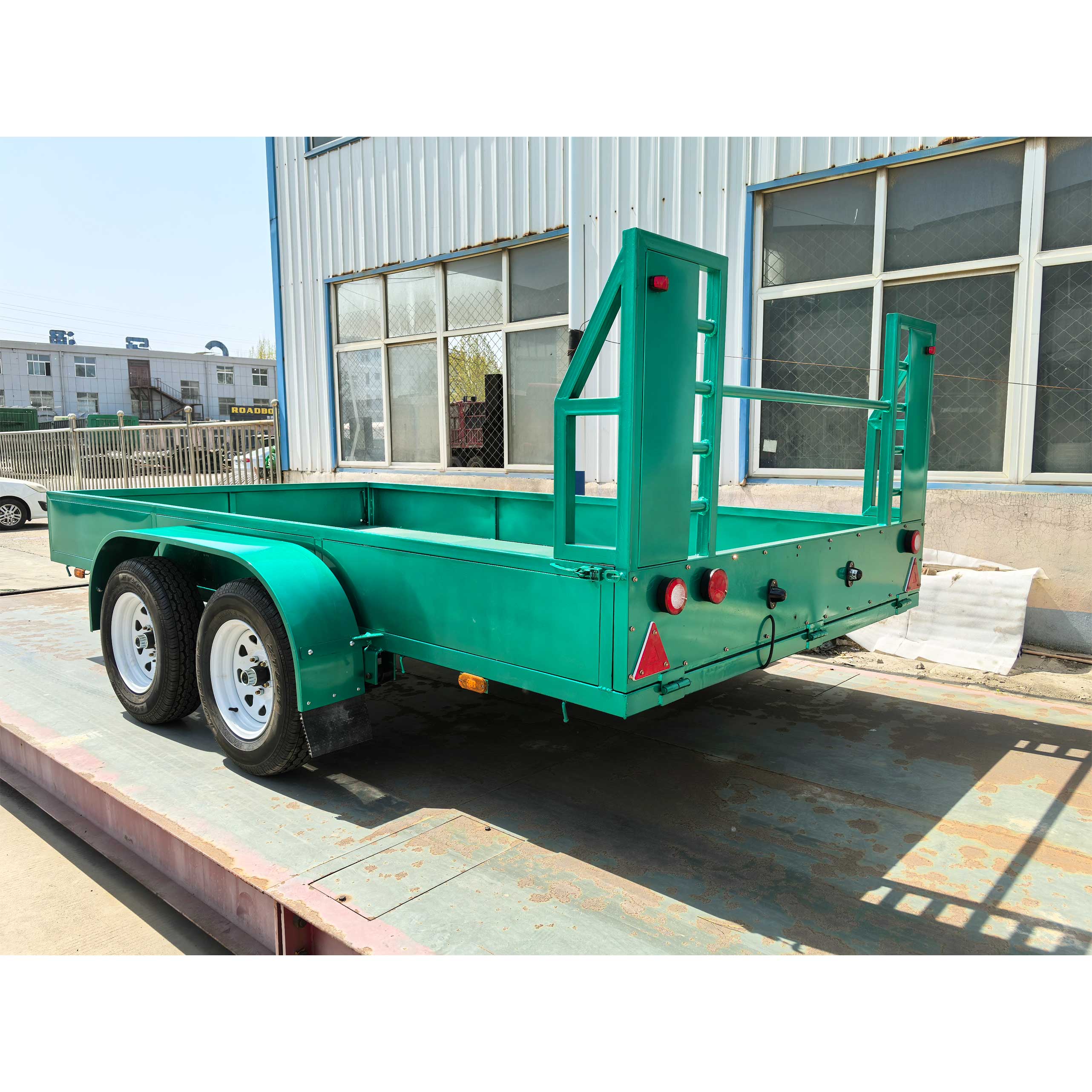 Double-axle mid-axle cargo trailer