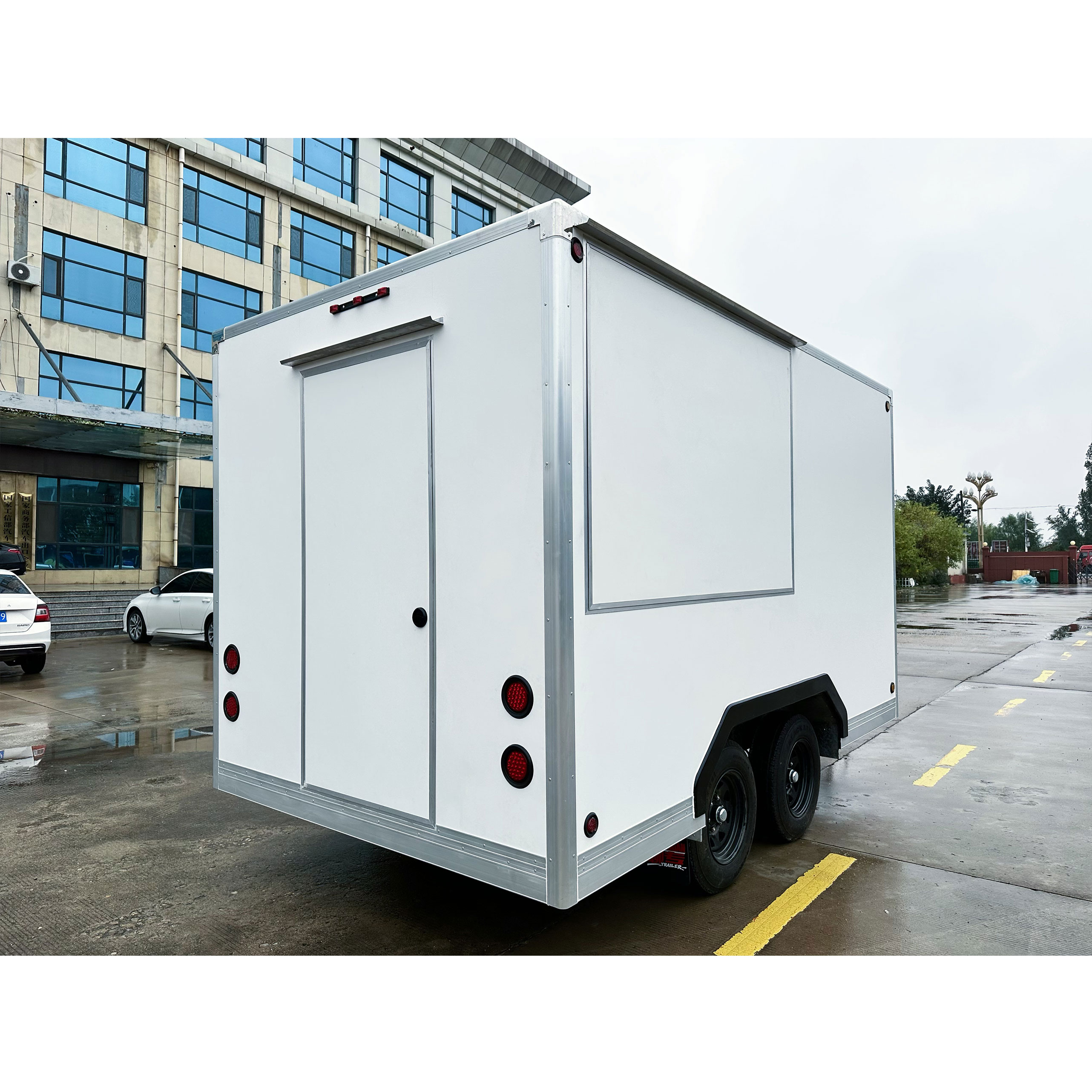 Double-axis food trailer