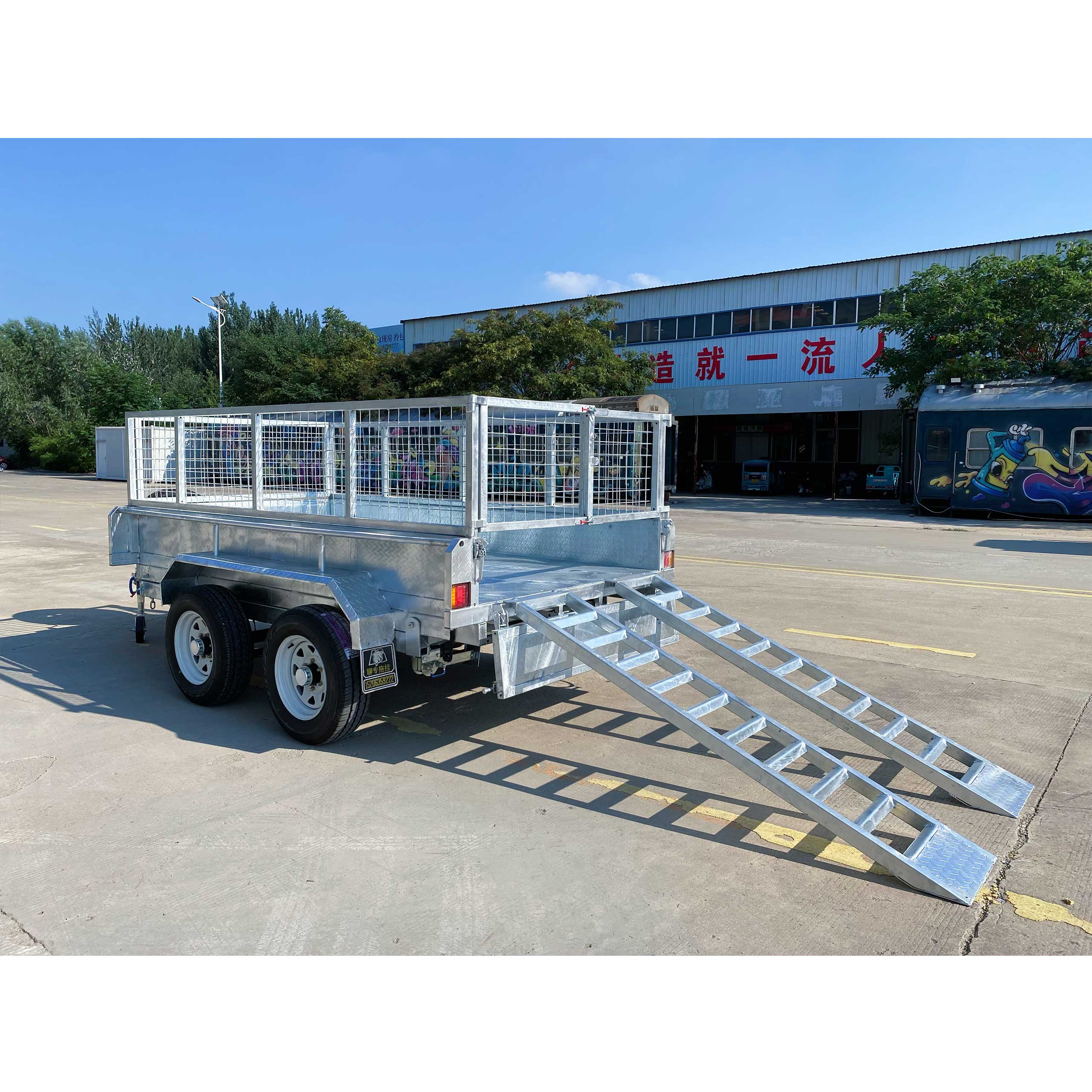 Double-axis tipping cage trailer with tires