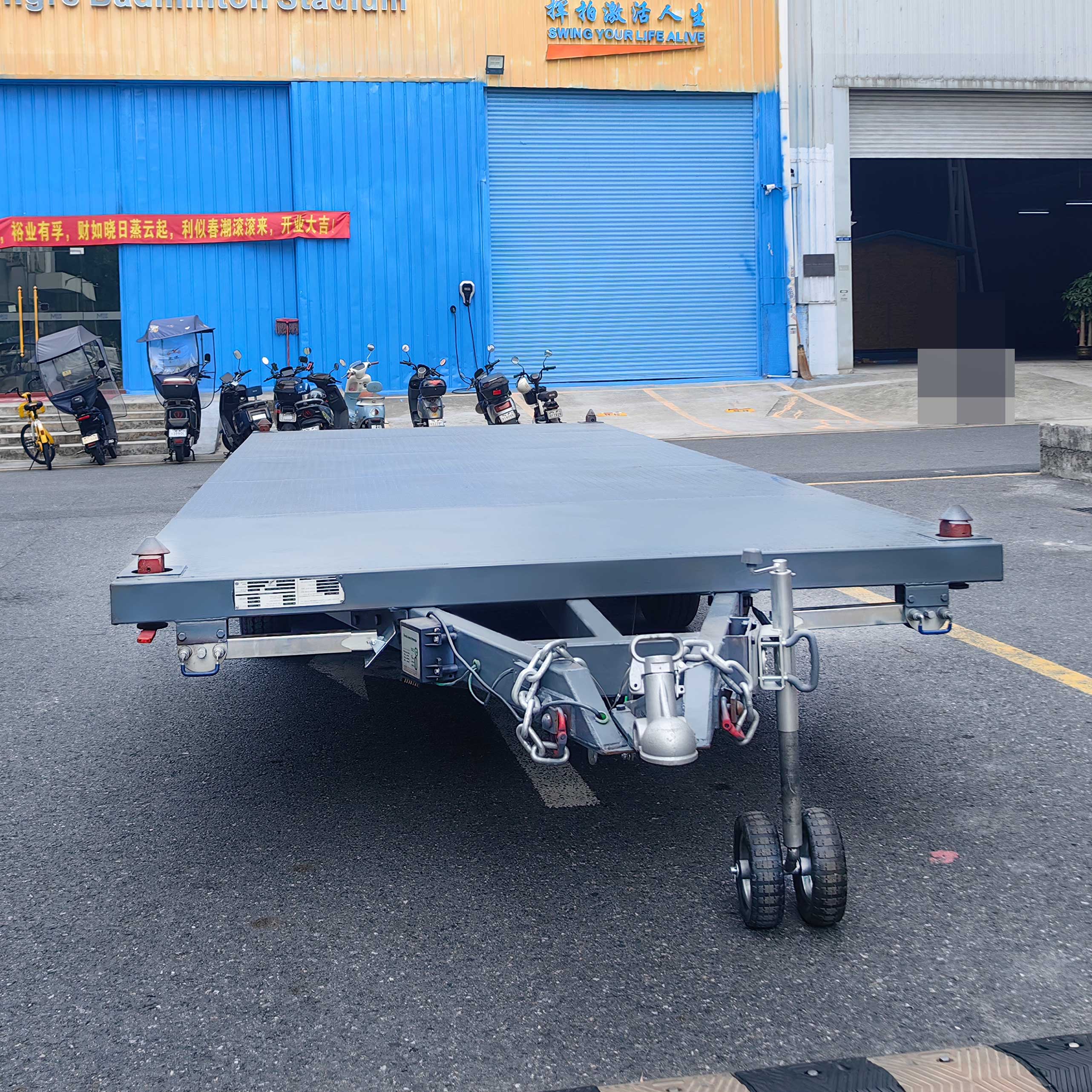 Bottom-plate container house trailer