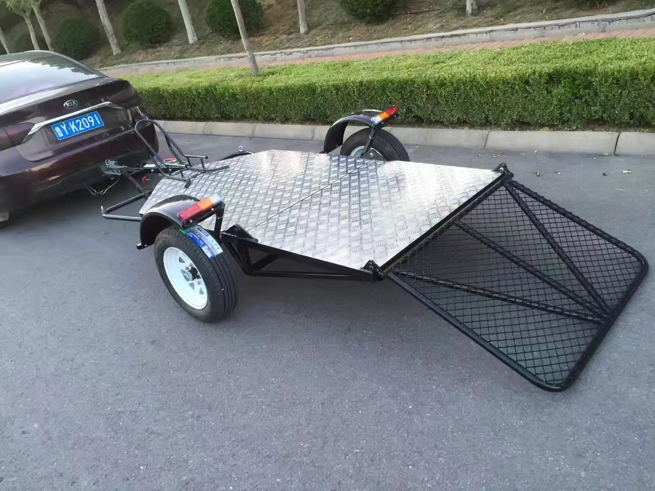 Single motorcycle trailer