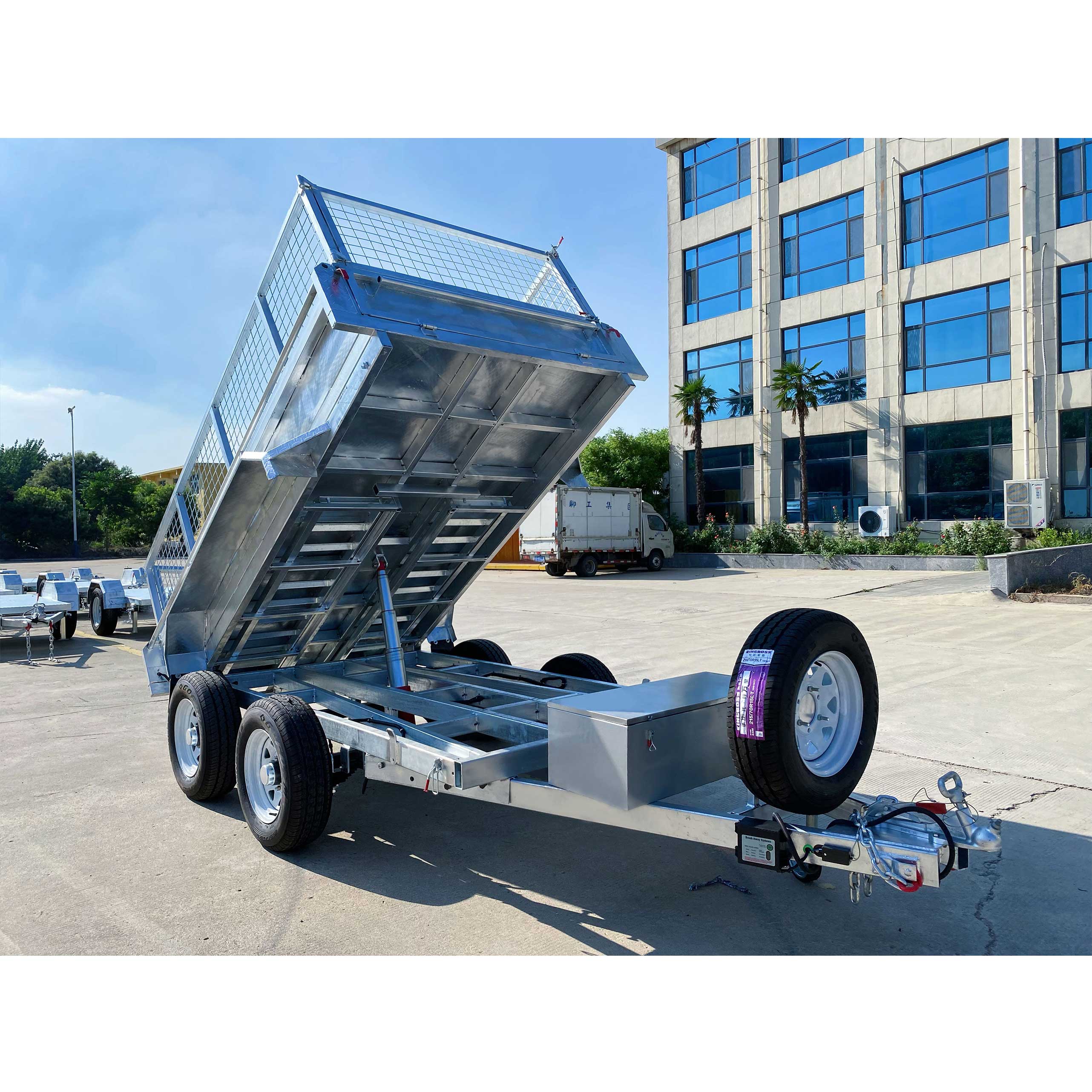 Double-axis tipping cage trailer with tires