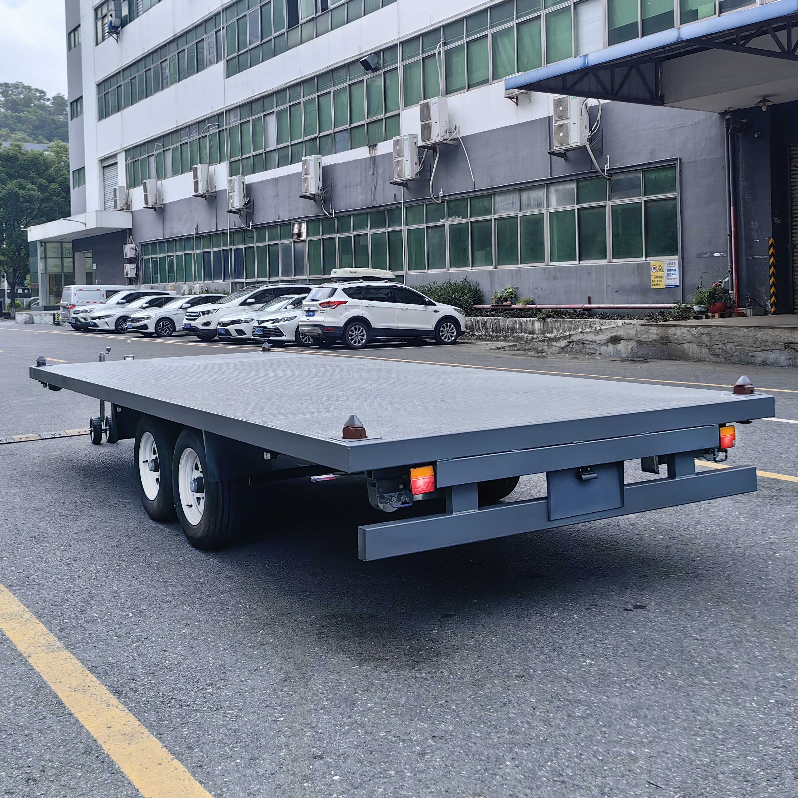 Bottom-plate container house trailer