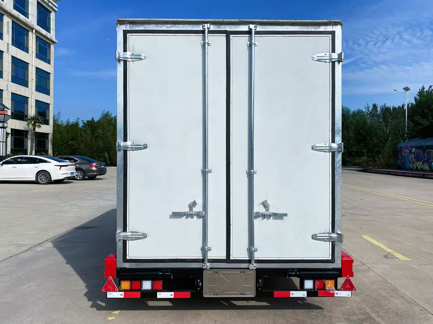 Box-type trailer