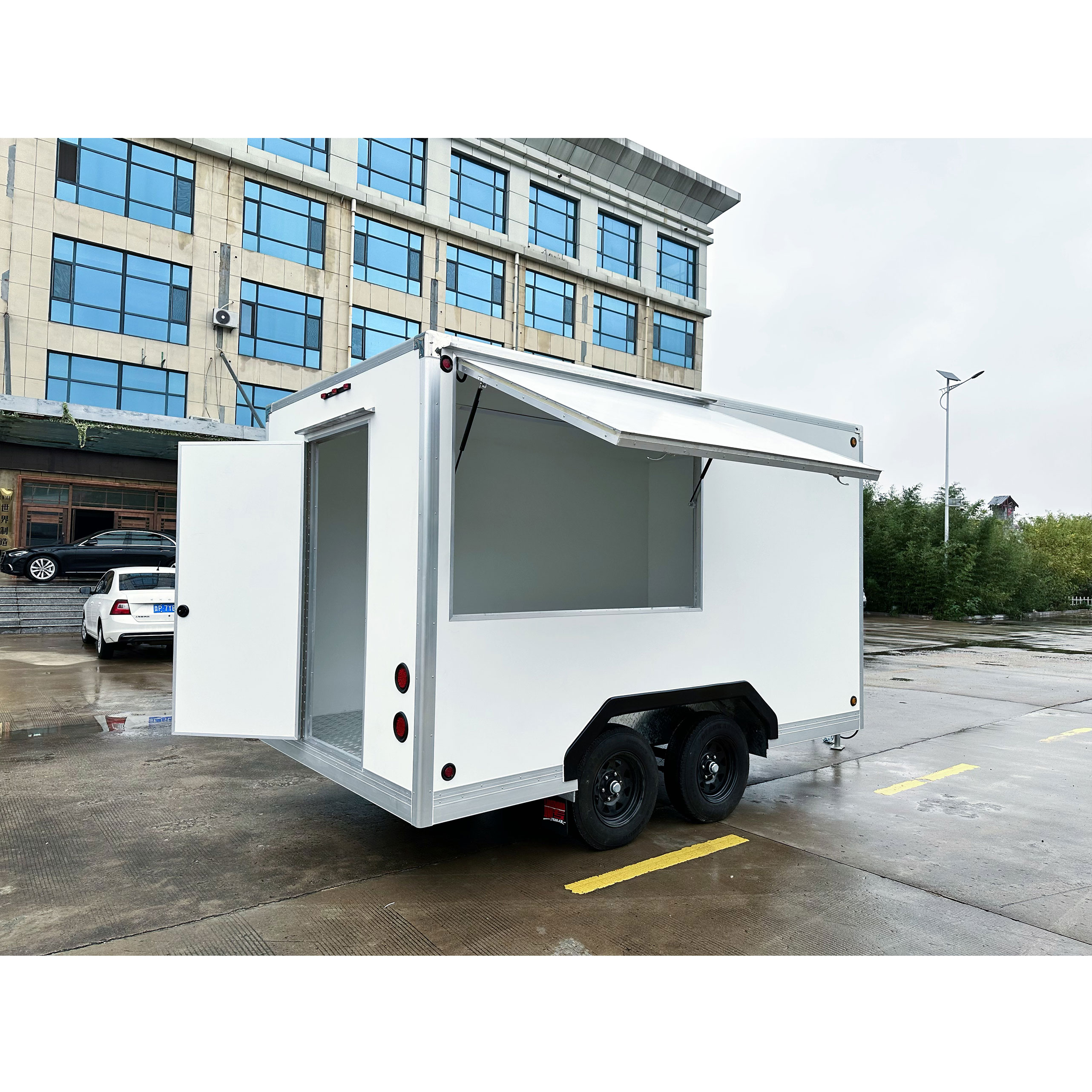 Double-axis food trailer