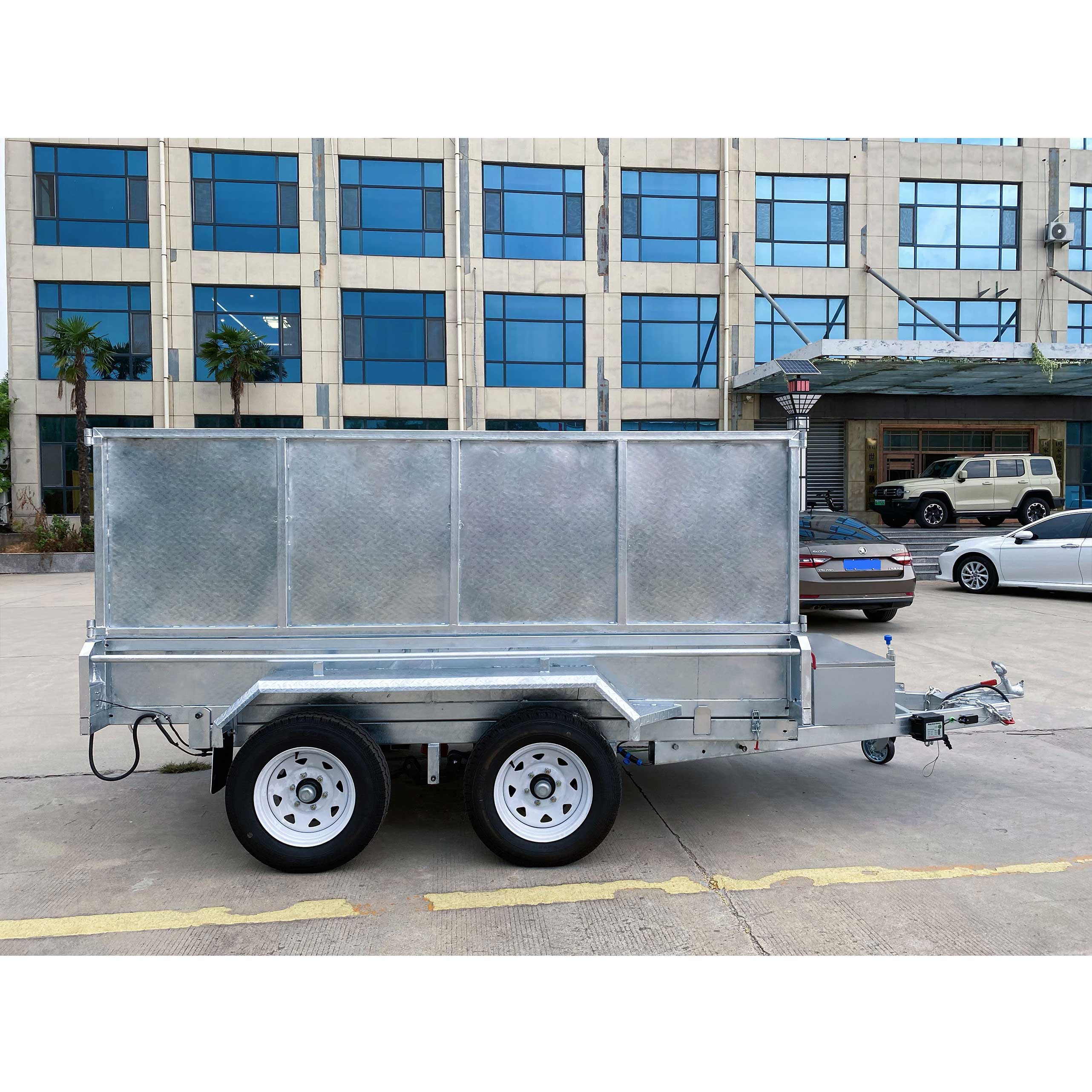 Double-axis hot-dip galvanized box trailer