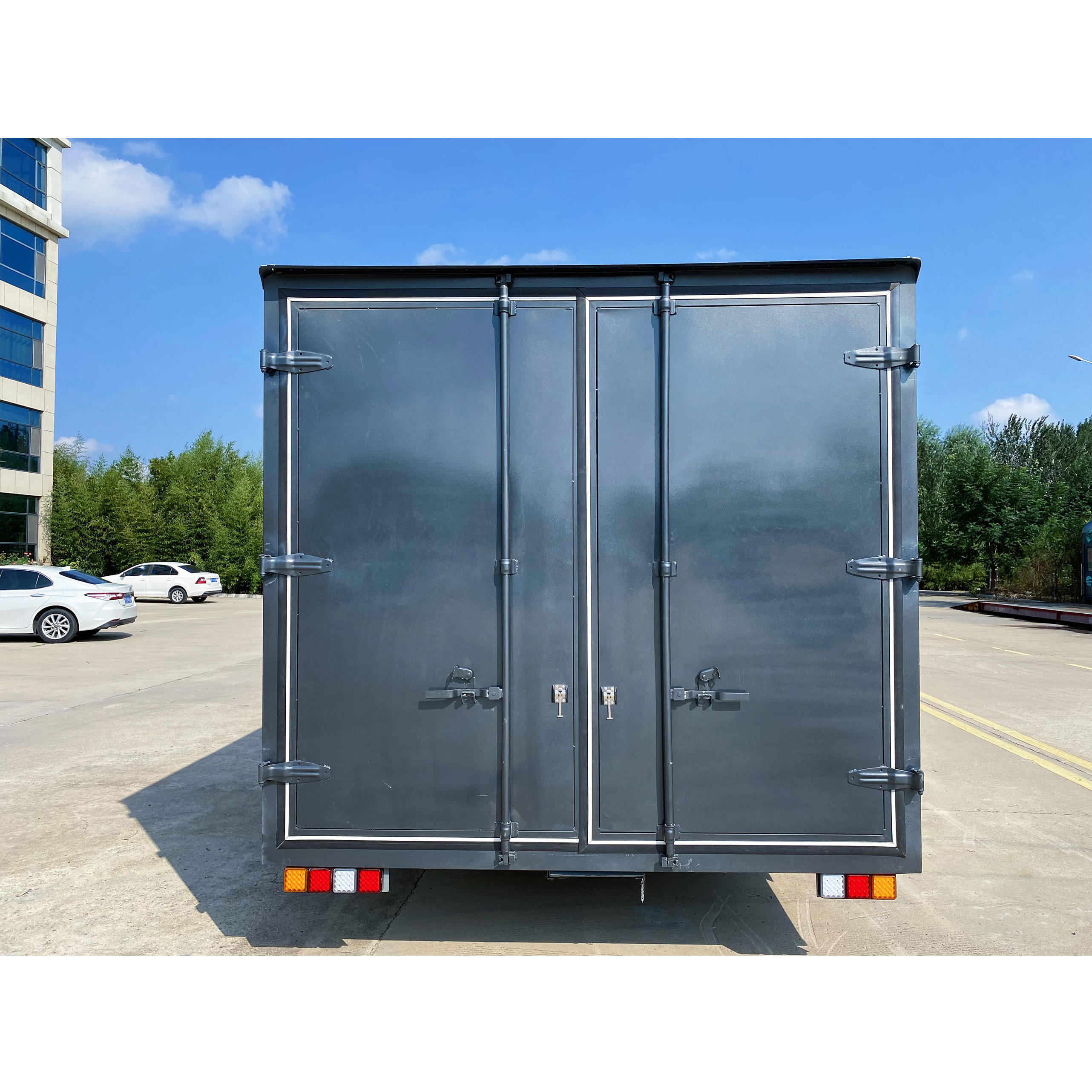 Box-type trailer
