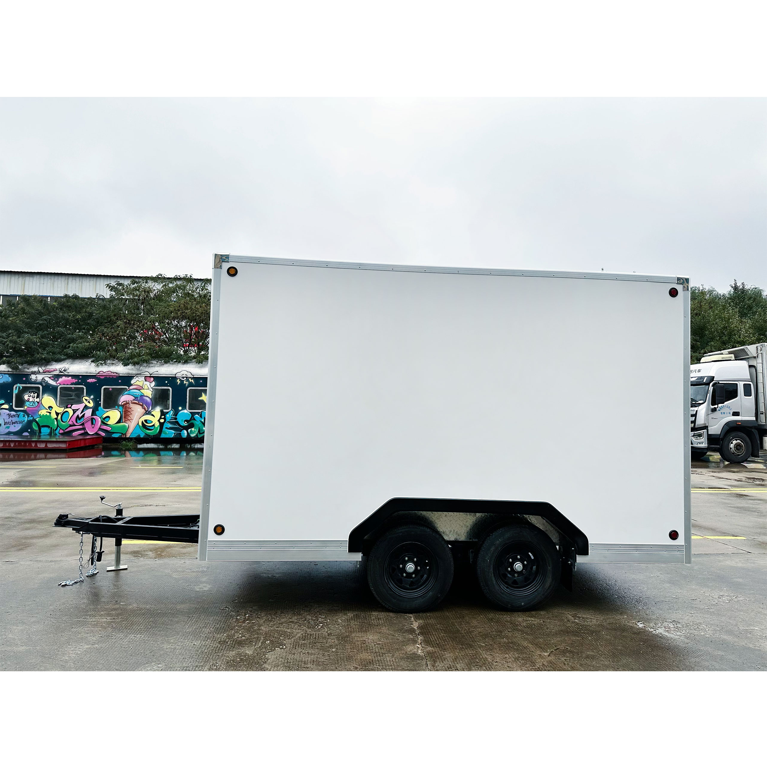Double-axis food trailer