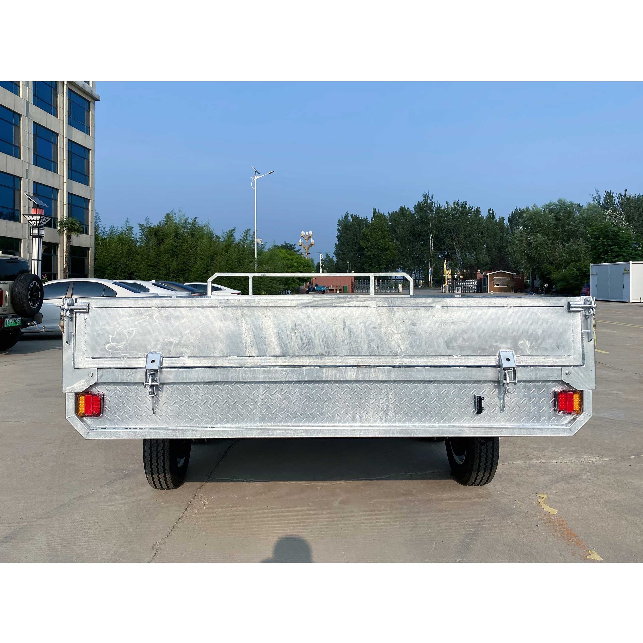Series-connected dual-axis self-unloading hydraulic trailer