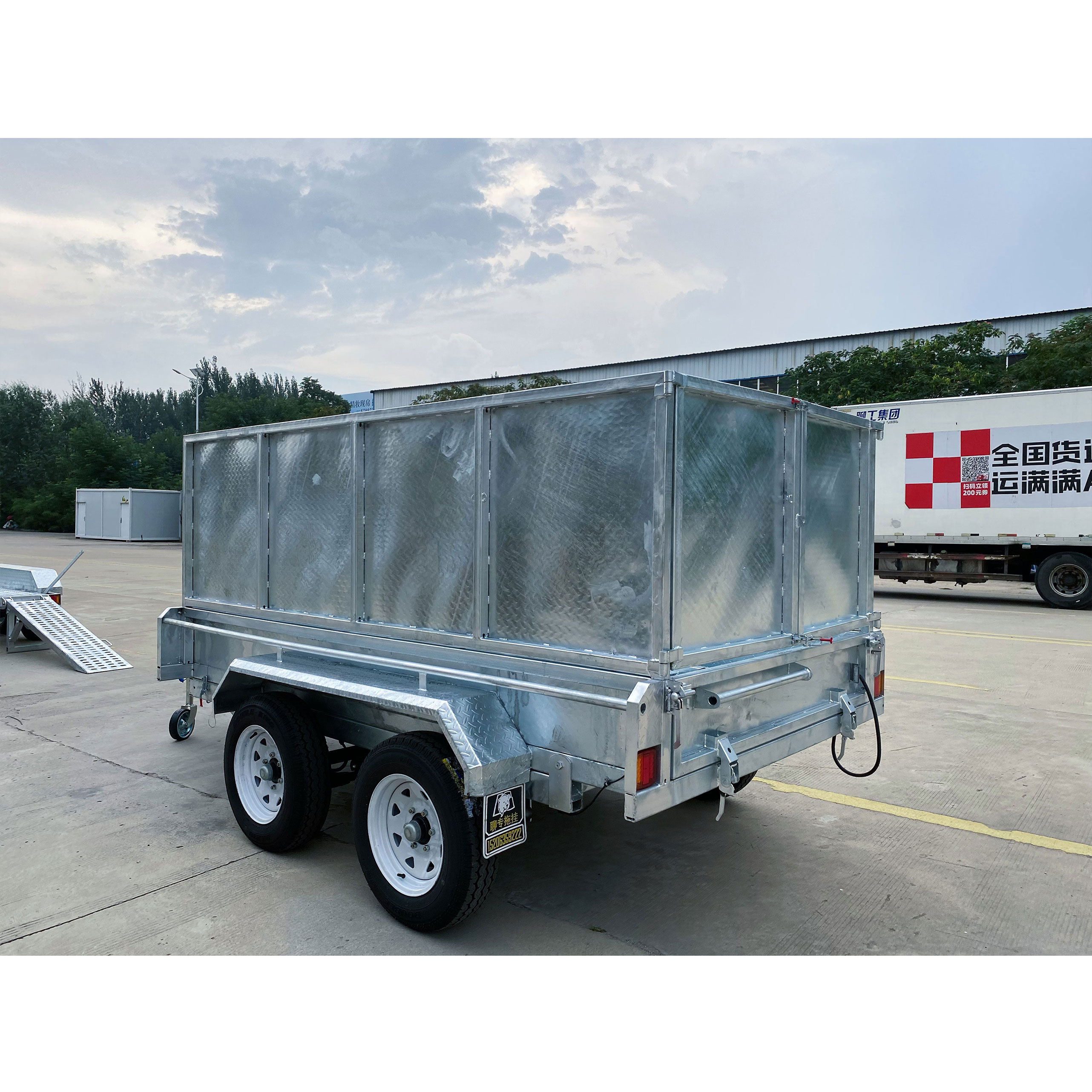 Double-axis hot-dip galvanized box trailer