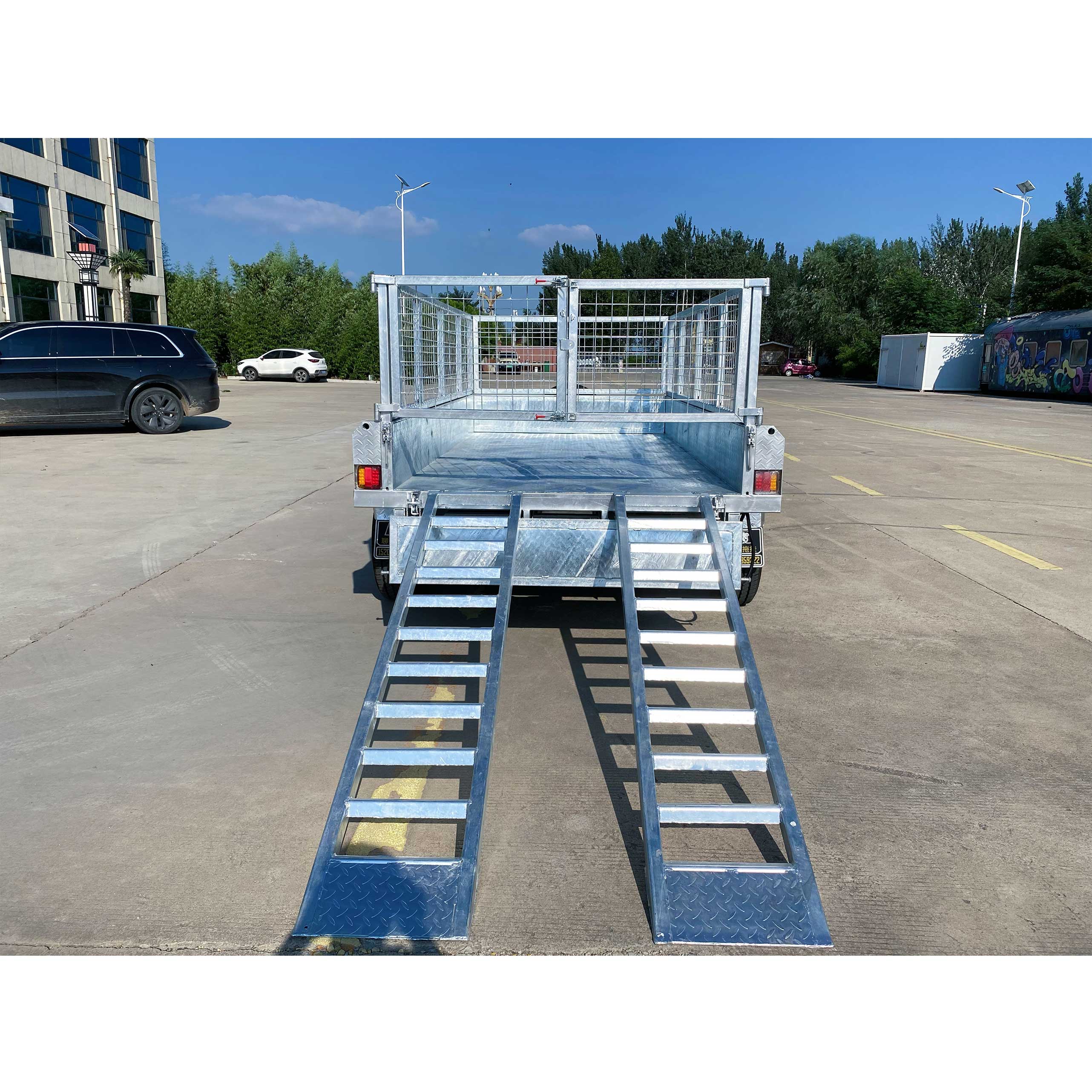 Double-axis tipping cage trailer with tires