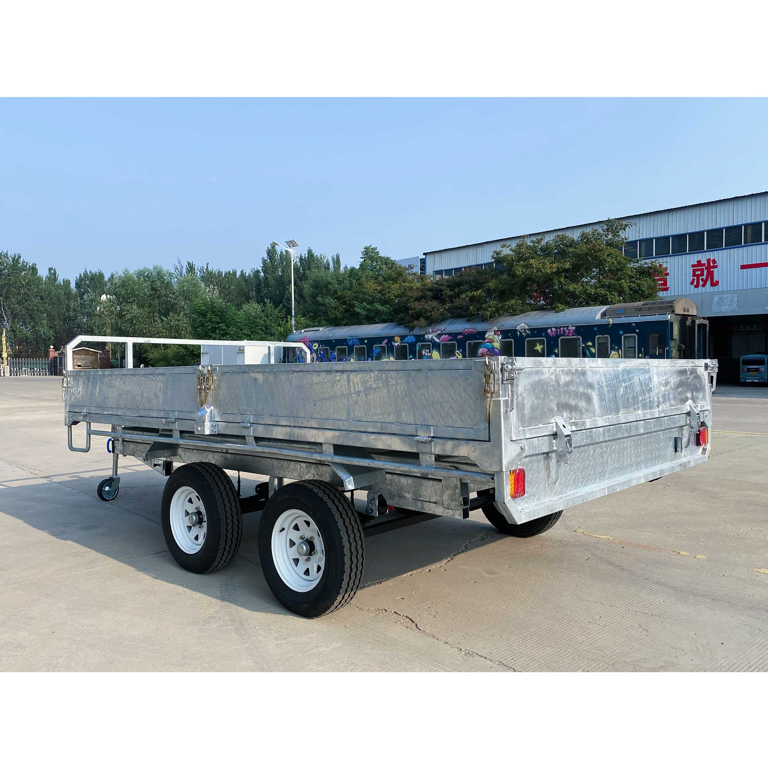 Series-connected dual-axis self-unloading hydraulic trailer