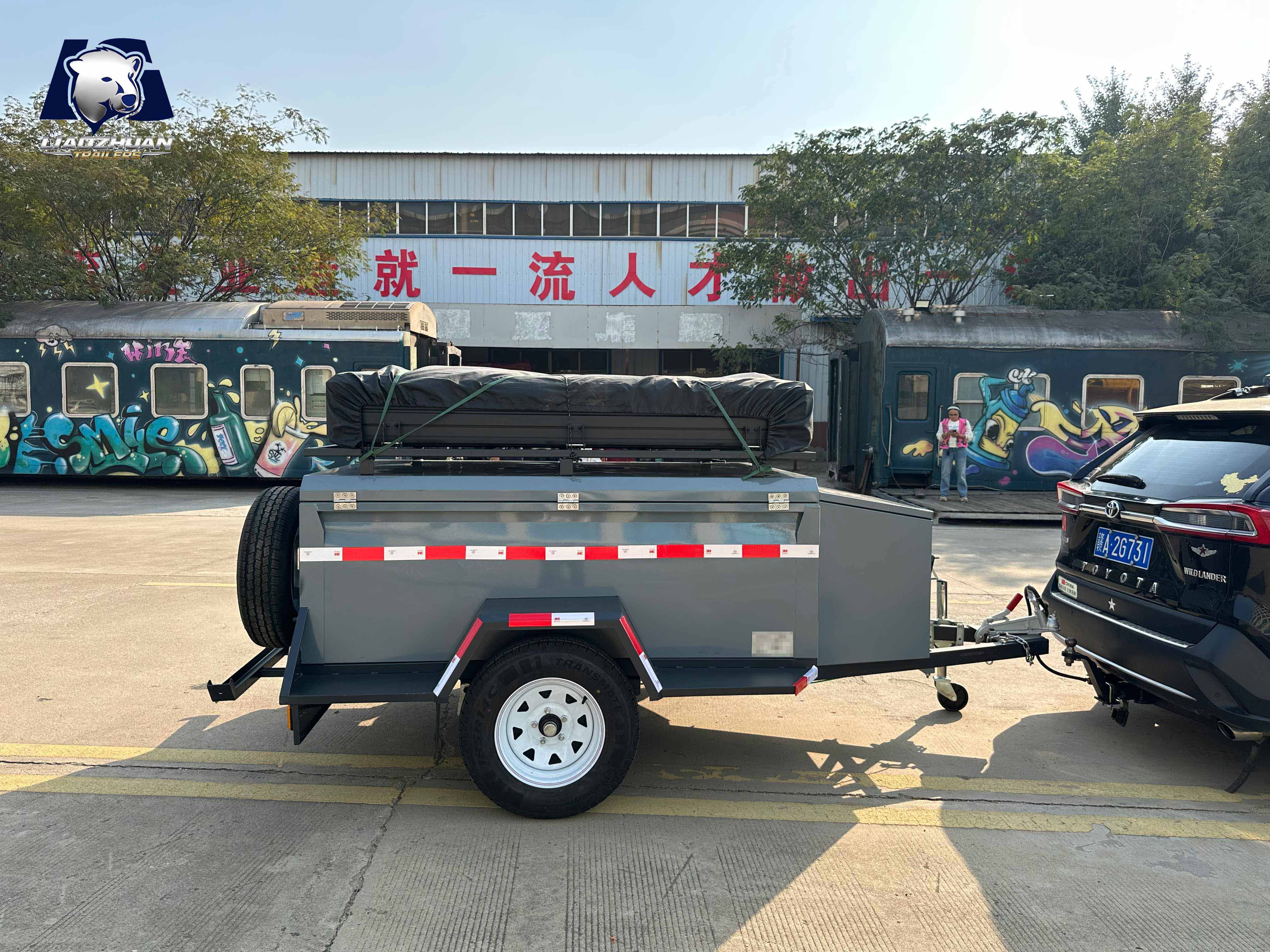 Single-axle camping trailer