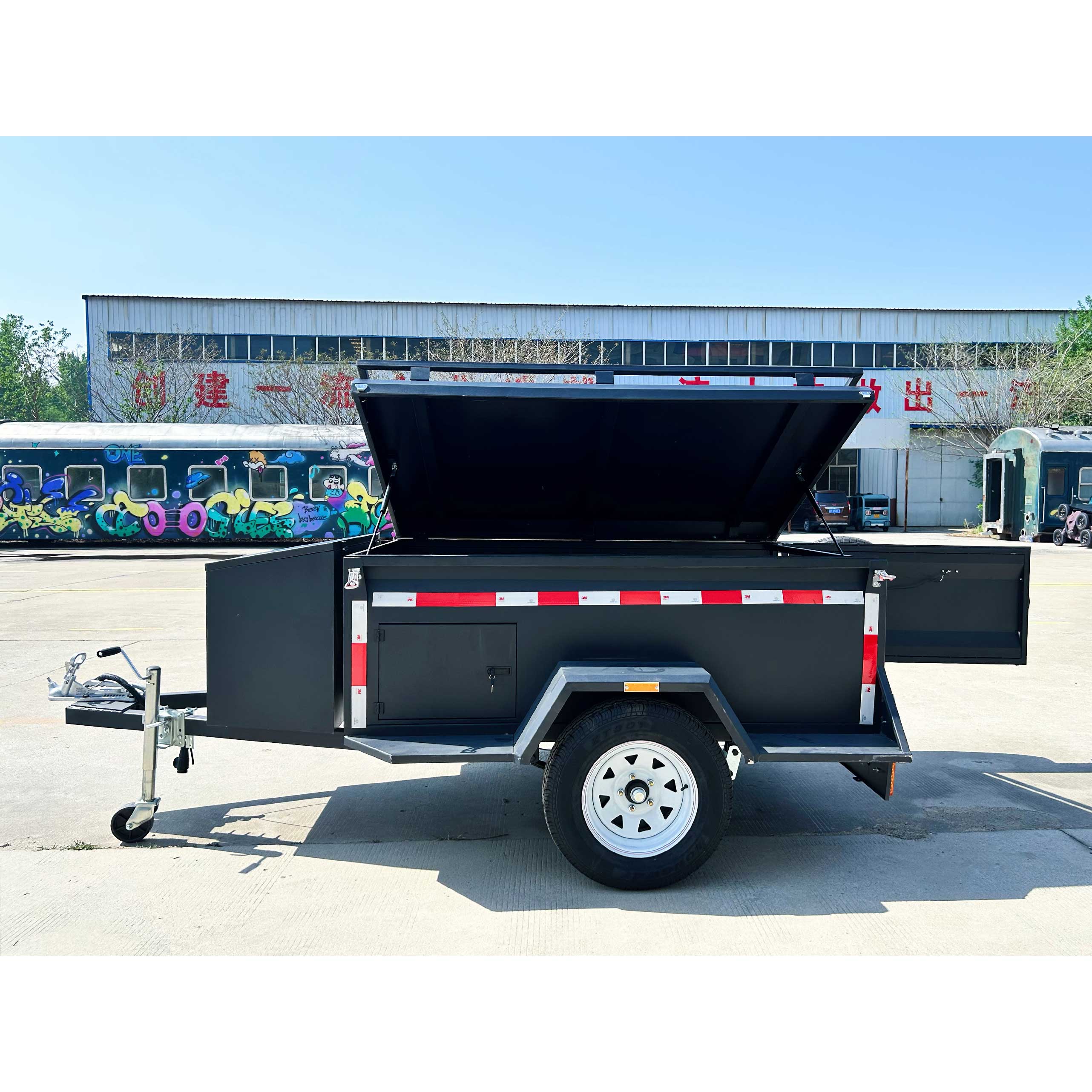 Single-axle camping trailer