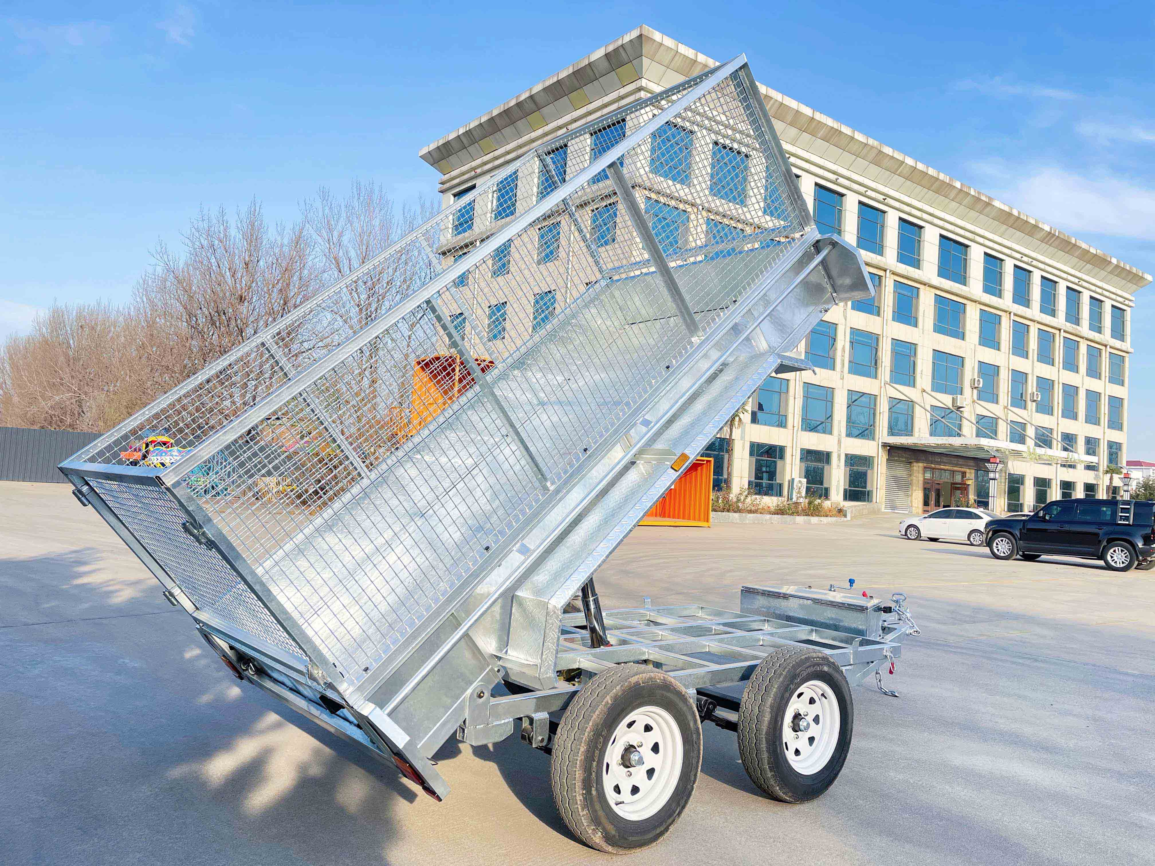 13*6 Dump trailer