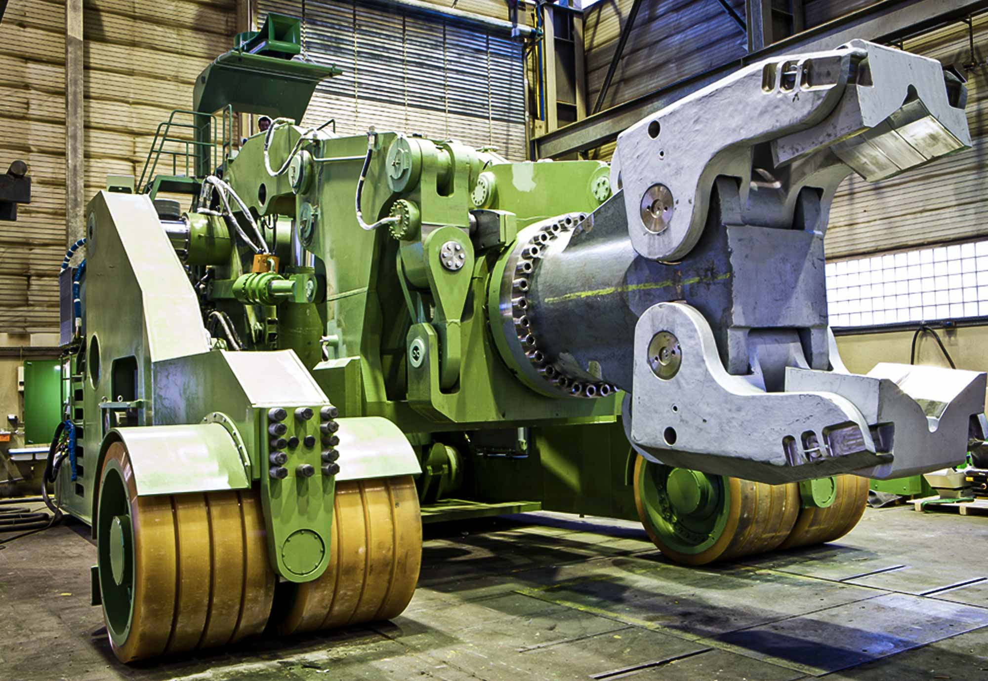 Drive wheel for 10000 ton trackless free forging feeder