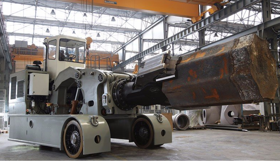 Drive wheel for 10000 ton trackless free forging feeder