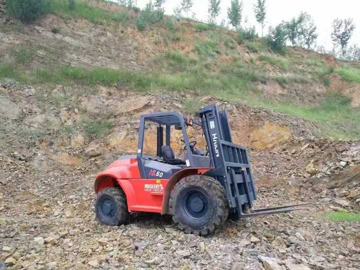 Chariot élévateur tout terrain de 3,5 tonnes 4 roues motrices Chariot élévateur tout terrain diesel Chariot élévateur tout terrain