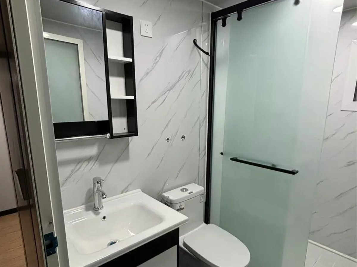 Bathroom &amp; kitchen
