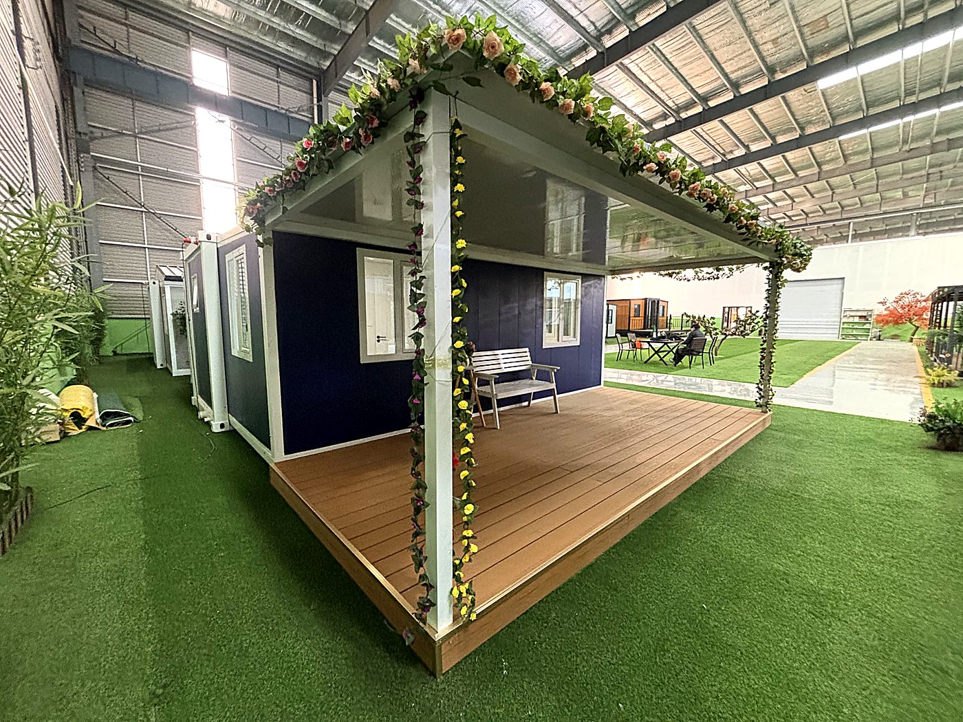 20ft Blue Expandable Container House with Side Terrace