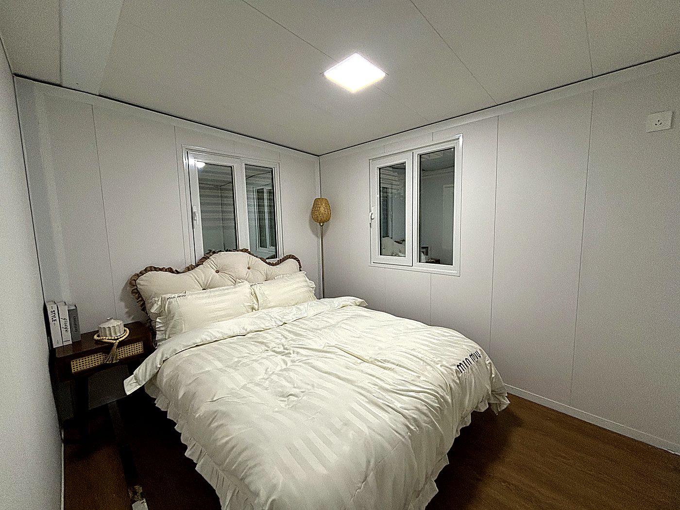 20ft Blue Expandable Container House with Side Terrace