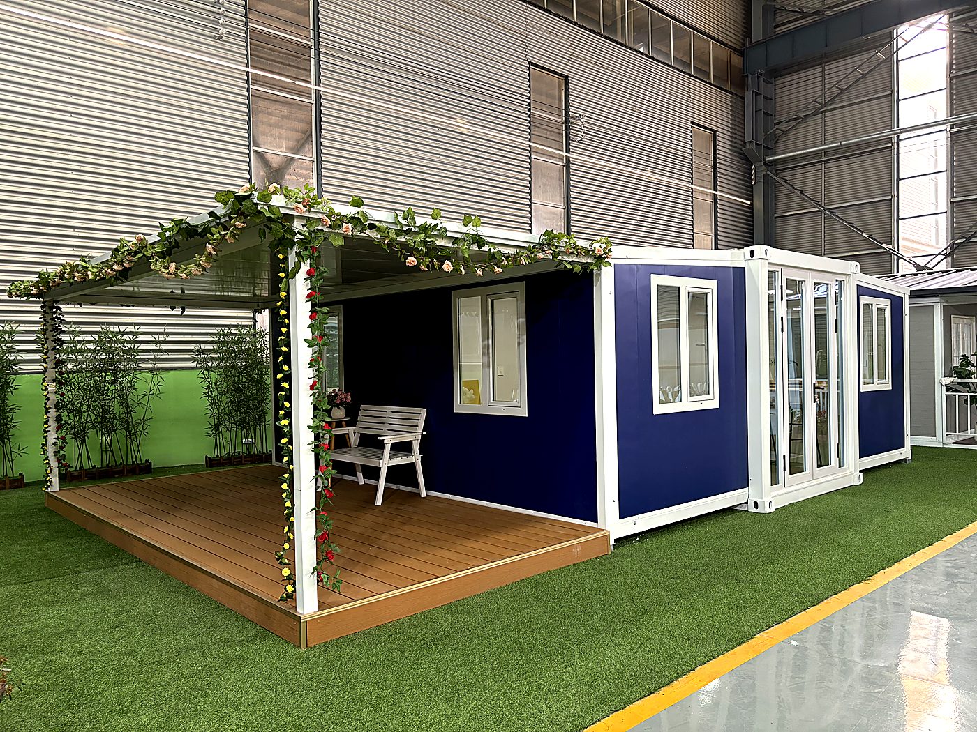 20ft Blue Expandable Container House with Side Terrace