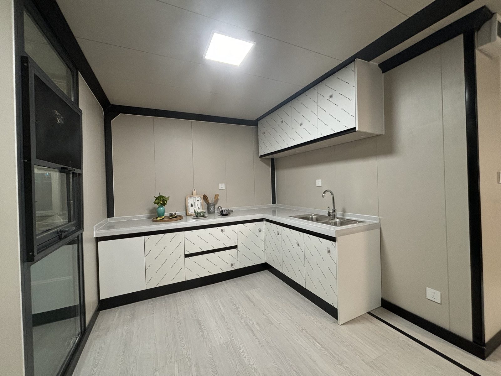 10ft Flat Roof Expandable Container House | 19 sqm Glass-Wall Cabin with Deck