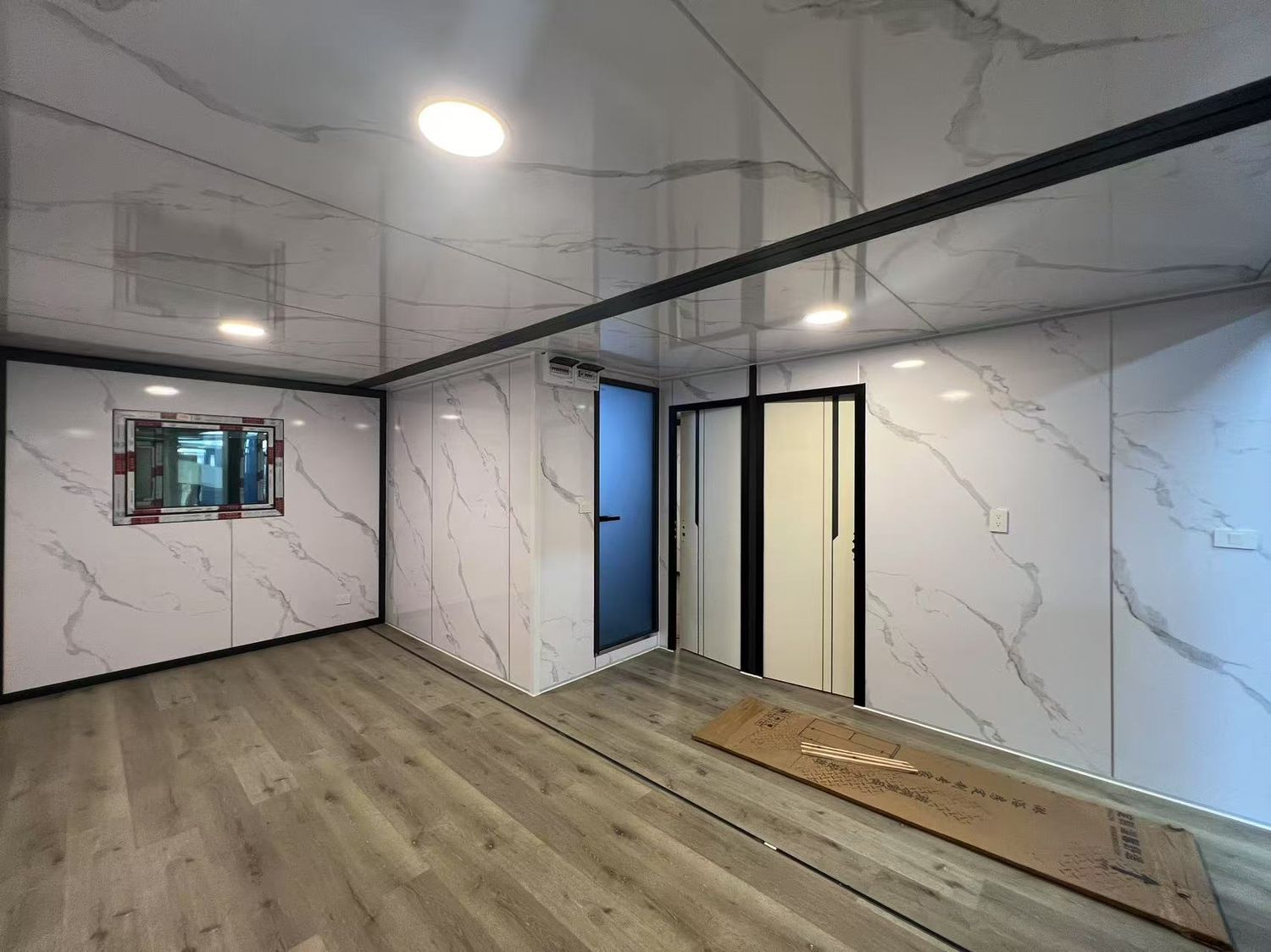 20ft Grey Glass Curtain Wall Expandable Container House | 38 sqm Flat Roof