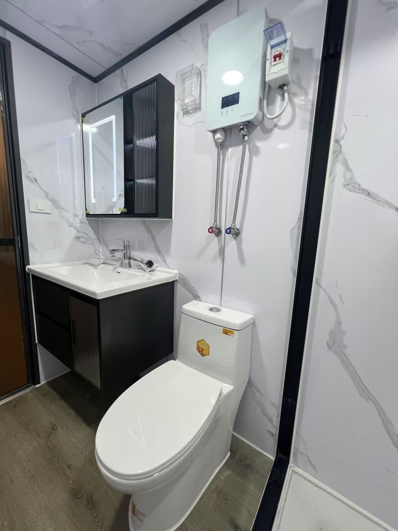 20ft Grey Glass Curtain Wall Expandable Container House | 38 sqm Flat Roof