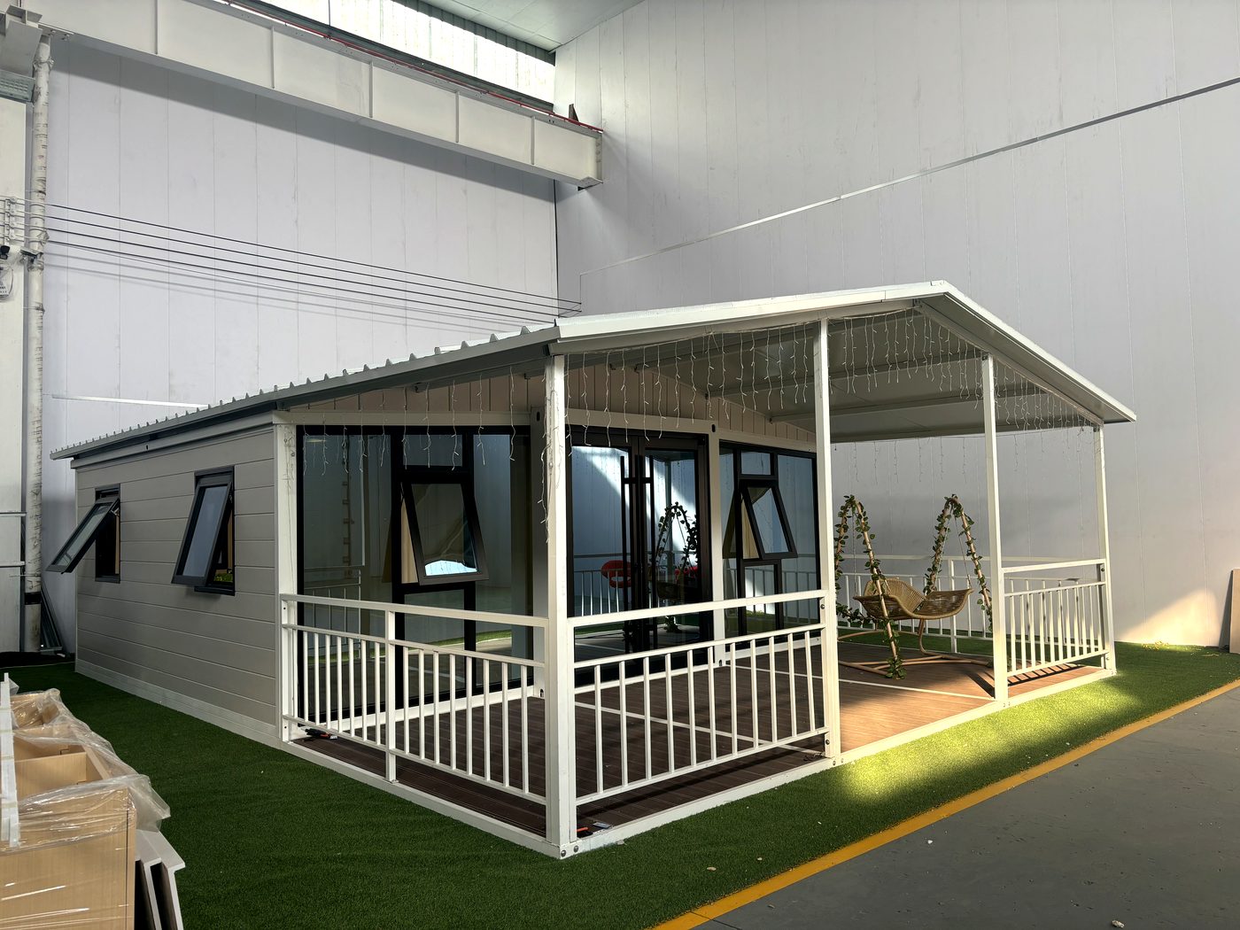 20ft Glass Curtain Wall Container House with Terrace
