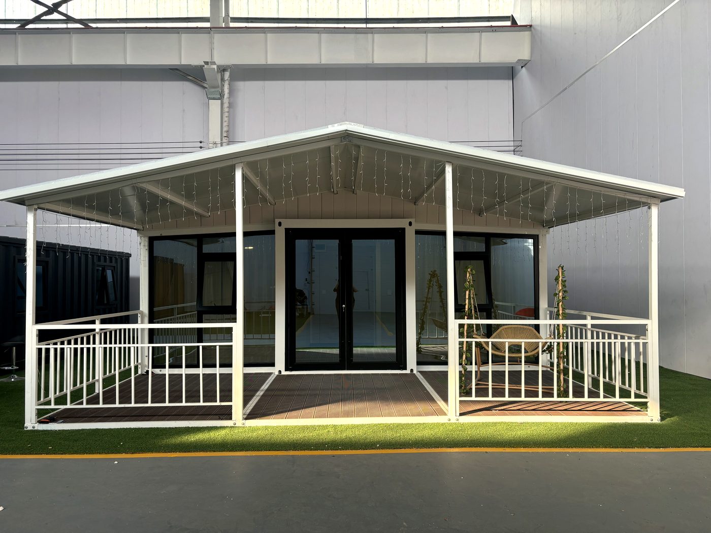20ft Glass Curtain Wall Container House with Terrace