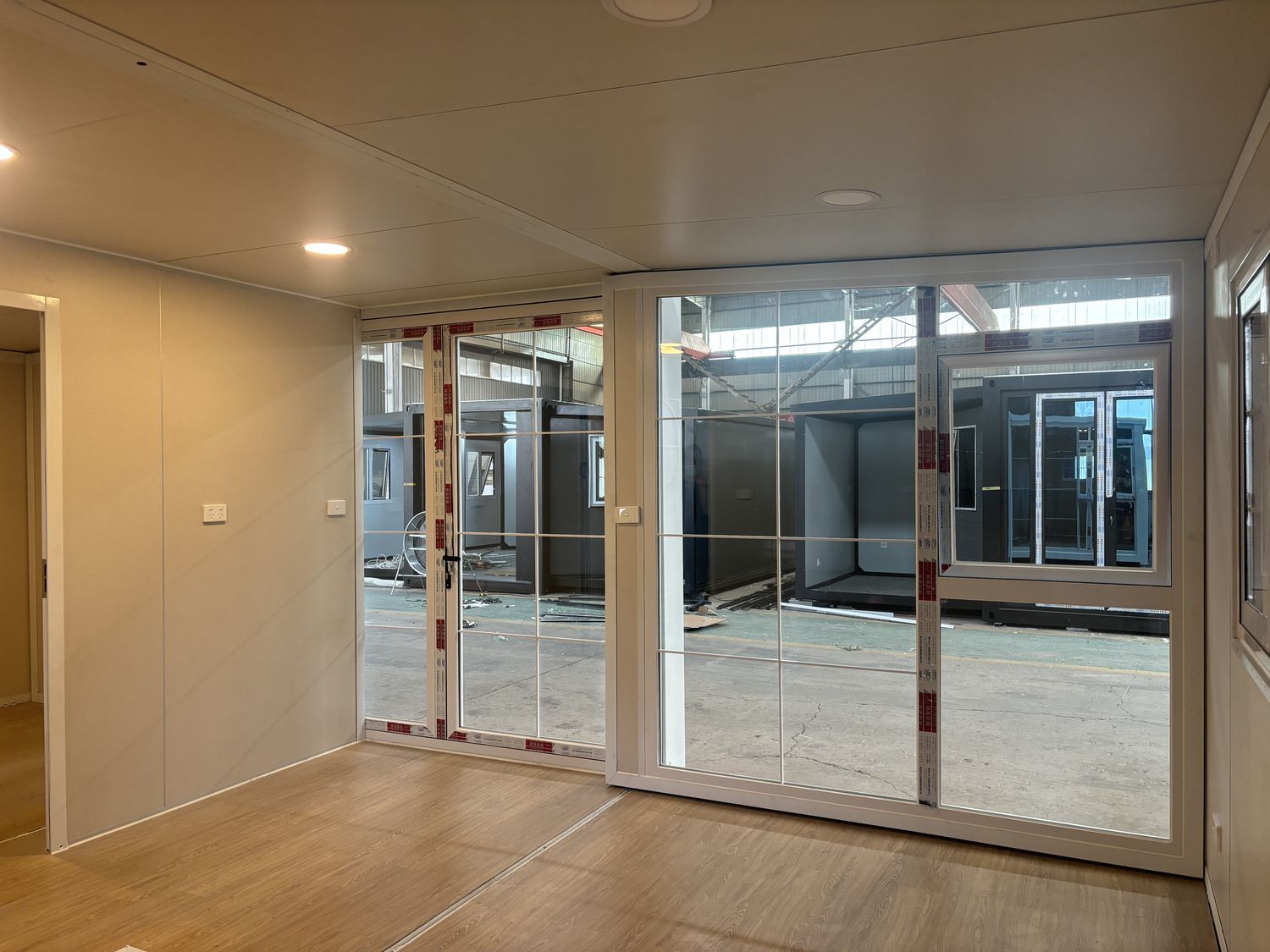 20ft Half Glass Curtain Wall Expandable Container House | 38 sqm