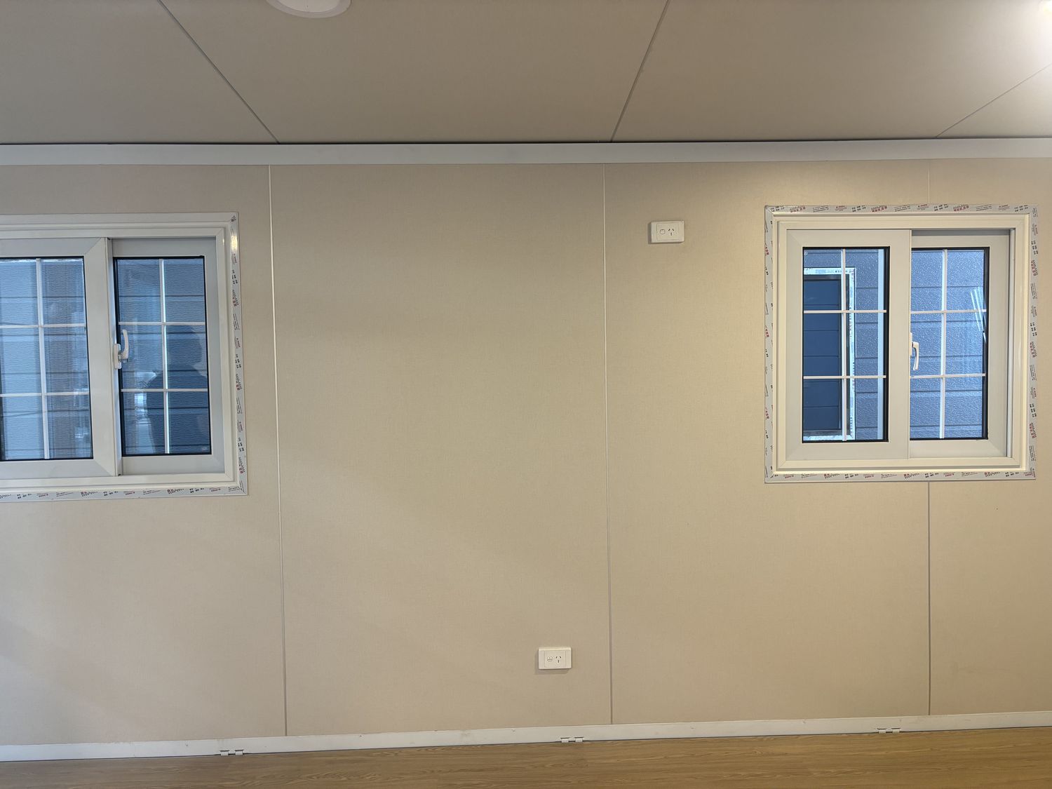 20ft Half Glass Curtain Wall Expandable Container House | 38 sqm