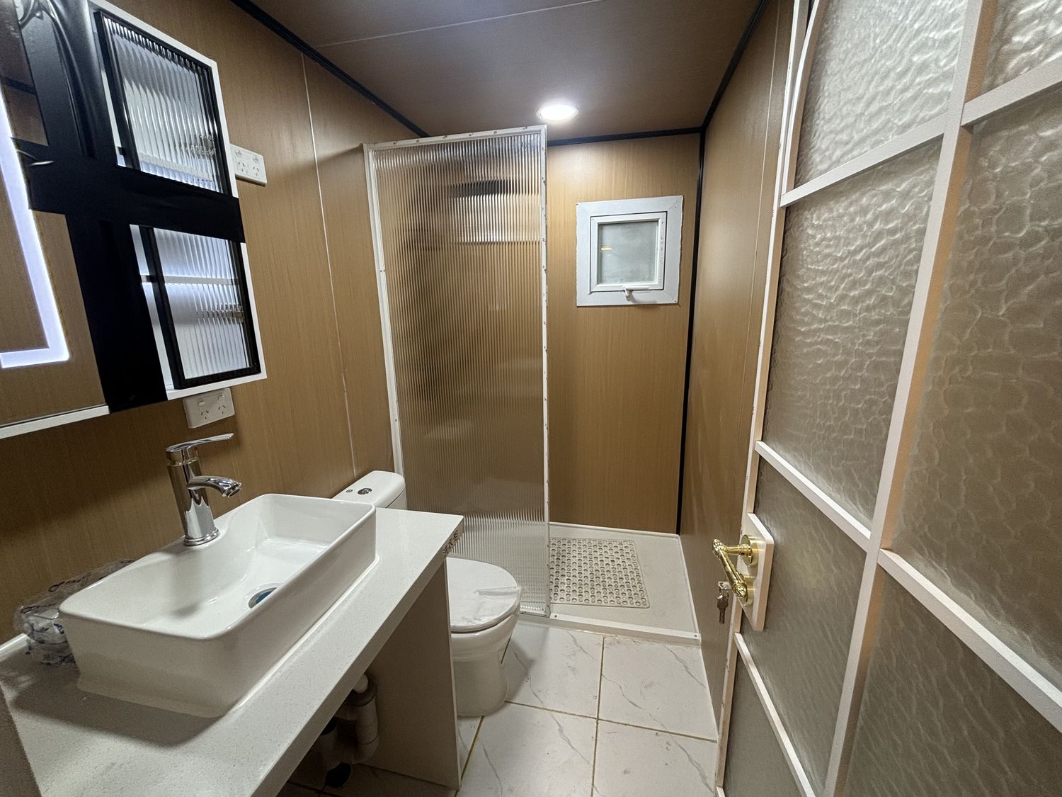 20ft Half Glass Curtain Wall Expandable Container House | 38 sqm