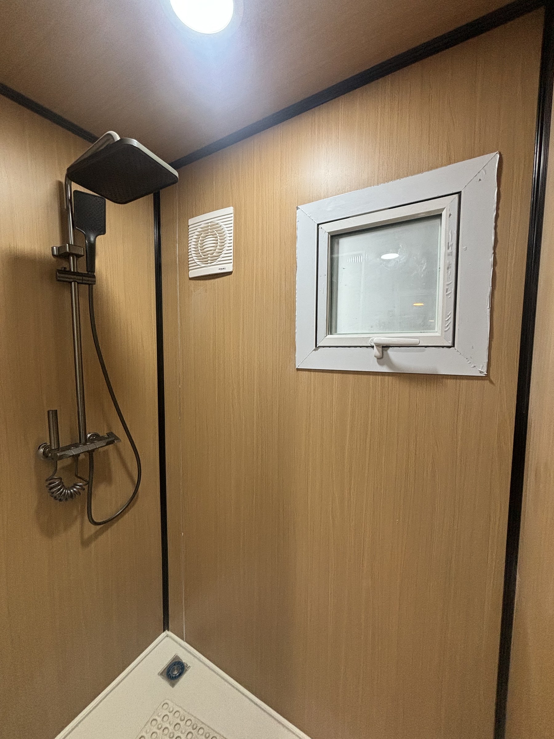 20ft Half Glass Curtain Wall Expandable Container House | 38 sqm