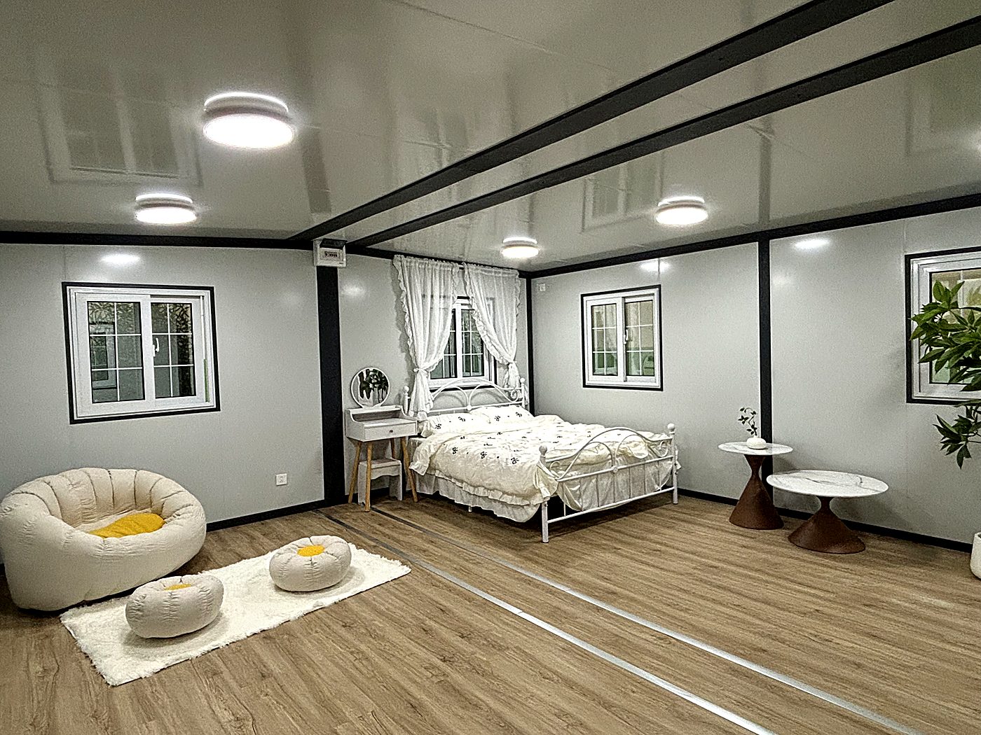 Small-700 20FT Expandable Container House 28 sqm (White)