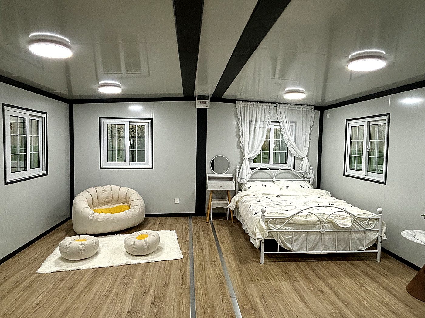 Small-700 20FT Expandable Container House 28 sqm (White)