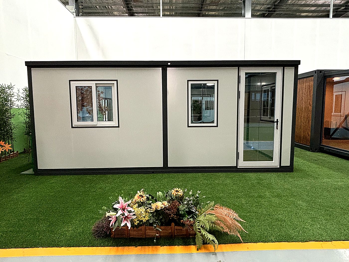 Small-700 20FT Expandable Container House 28 sqm (White)