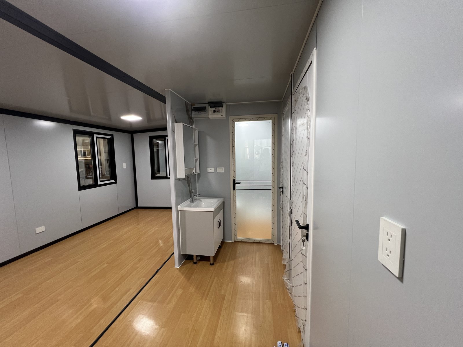 20ft Wood-Grain Expandable Container House | Base Version 38 sqm