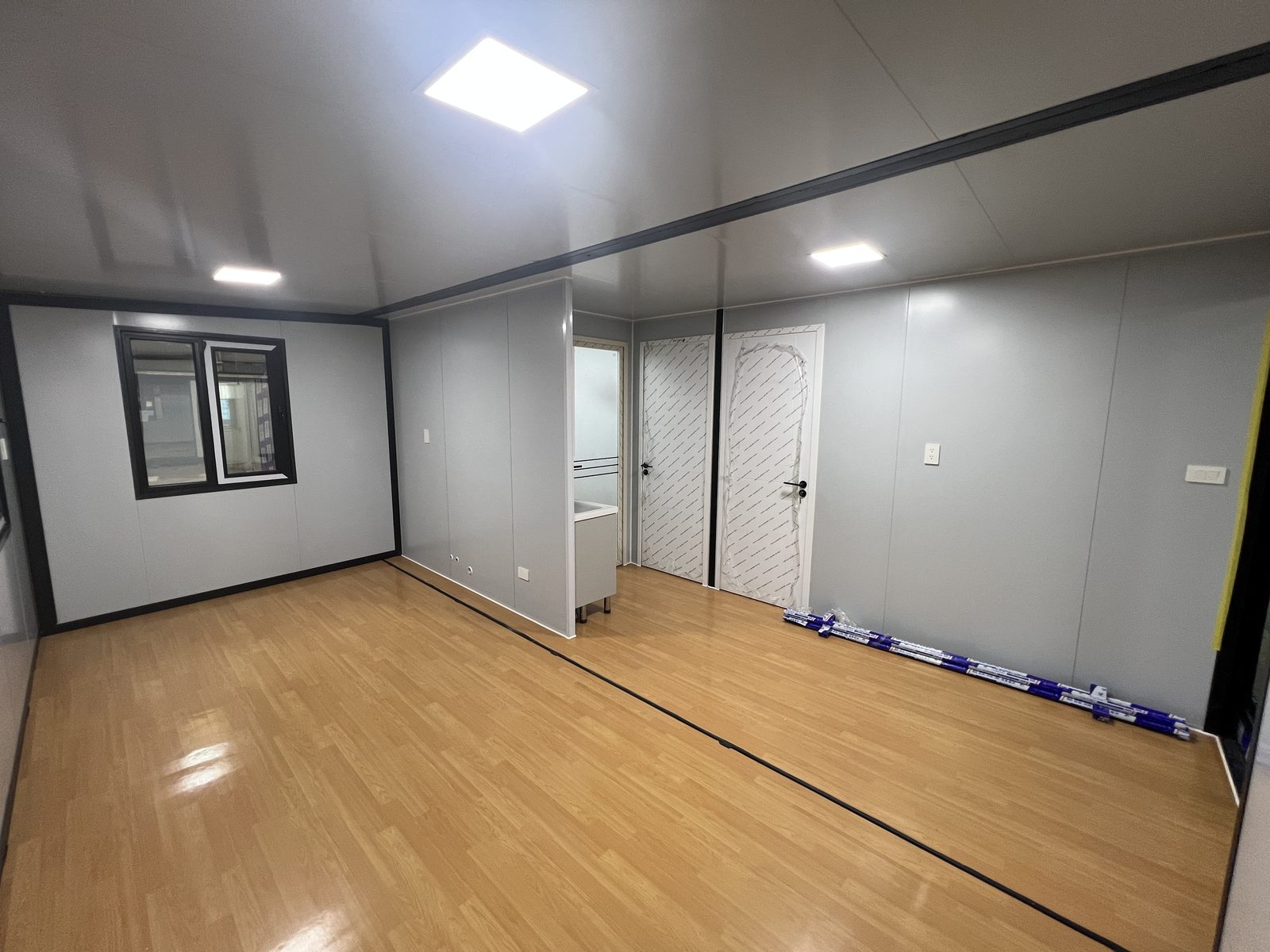 20ft Wood-Grain Expandable Container House | Base Version 38 sqm