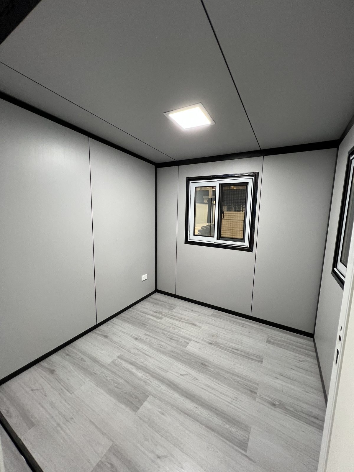 20ft Premium Wood-Grain Expandable Container House | Embossed Siding 38 sqm