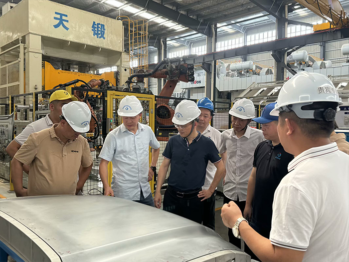新能源李勃总来司指导工作