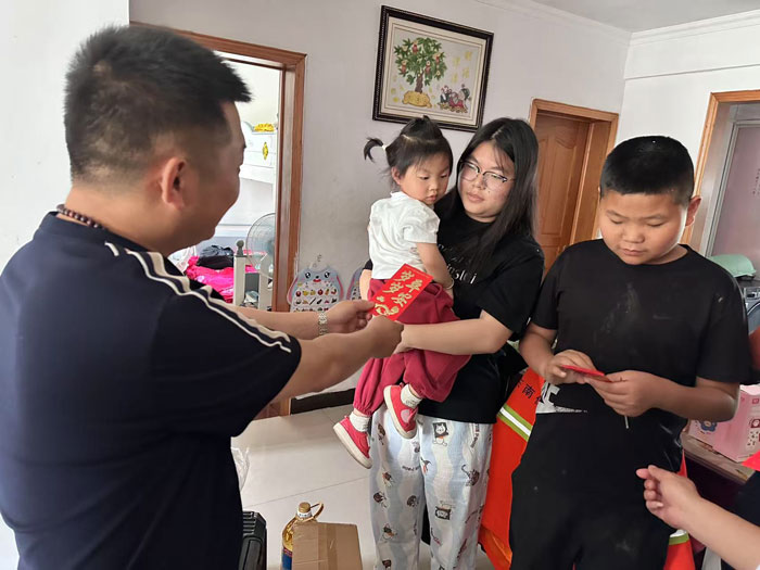 为困境家庭尽绵薄之力2s