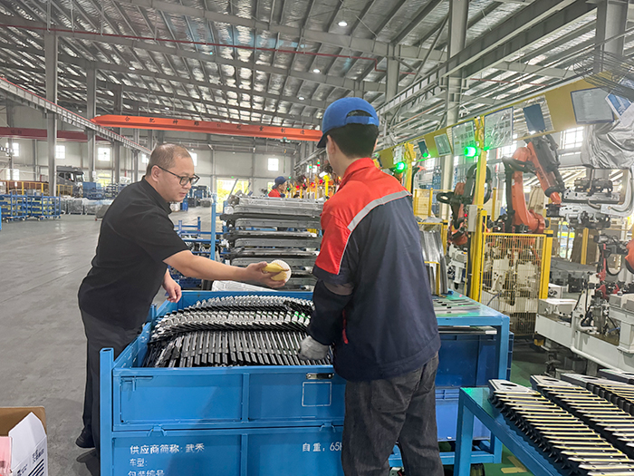 旺季生产一线员工-慰问1