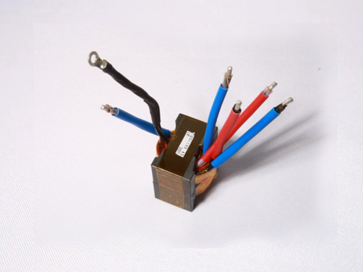 引线型主变压器