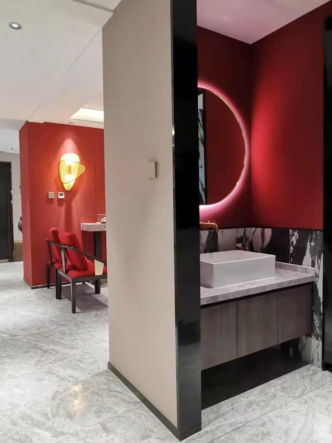 1611641895