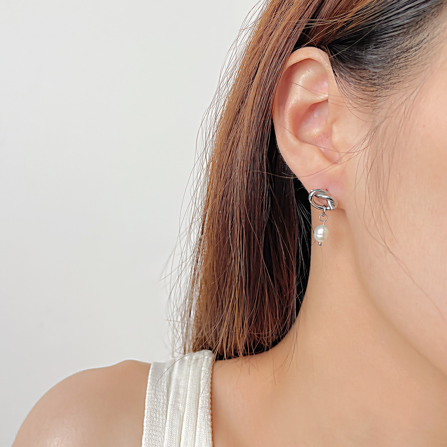 INS style light luxury temperament natural freshwater pearl earrings accessories knot fashion versatile titanium steel earrings women's accessories