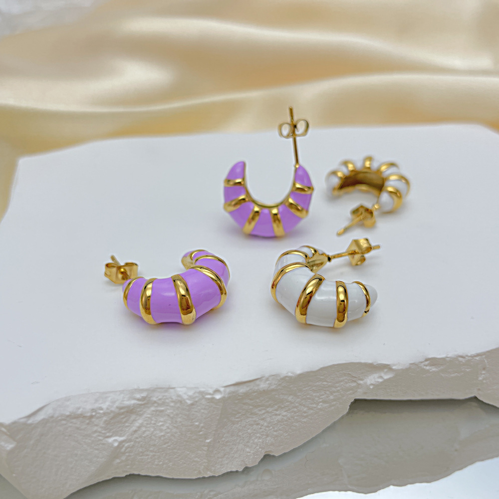 European and American style jewelry fashion trend retro earrings French light luxury drip oil temperament versatile titanium steel earrings for women