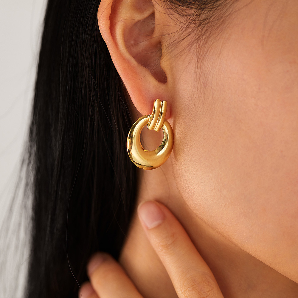 Titanium steel geometric earrings for women, fashionable, personalized, versatile, niche, high-end circle earrings