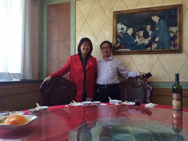 Communicate with foreign counterparts-------